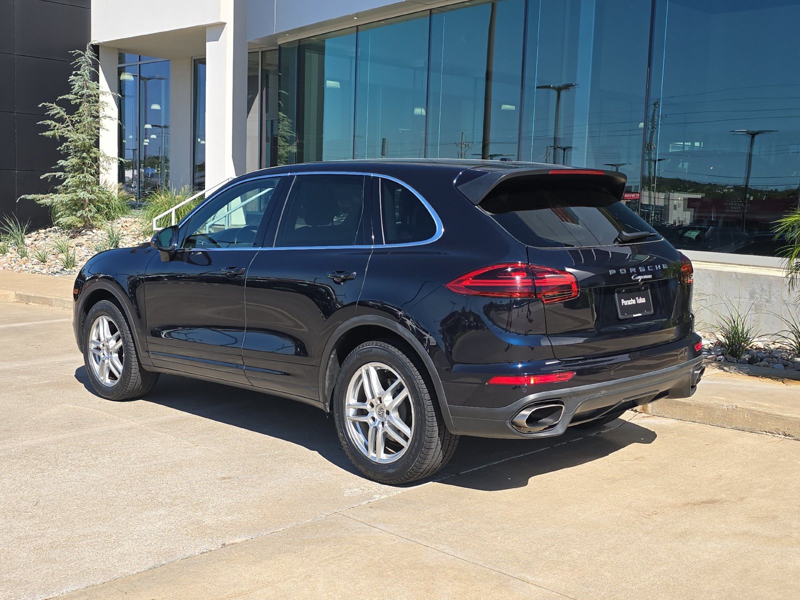 Used 2018 Porsche Cayenne AWD/4WD image 3
