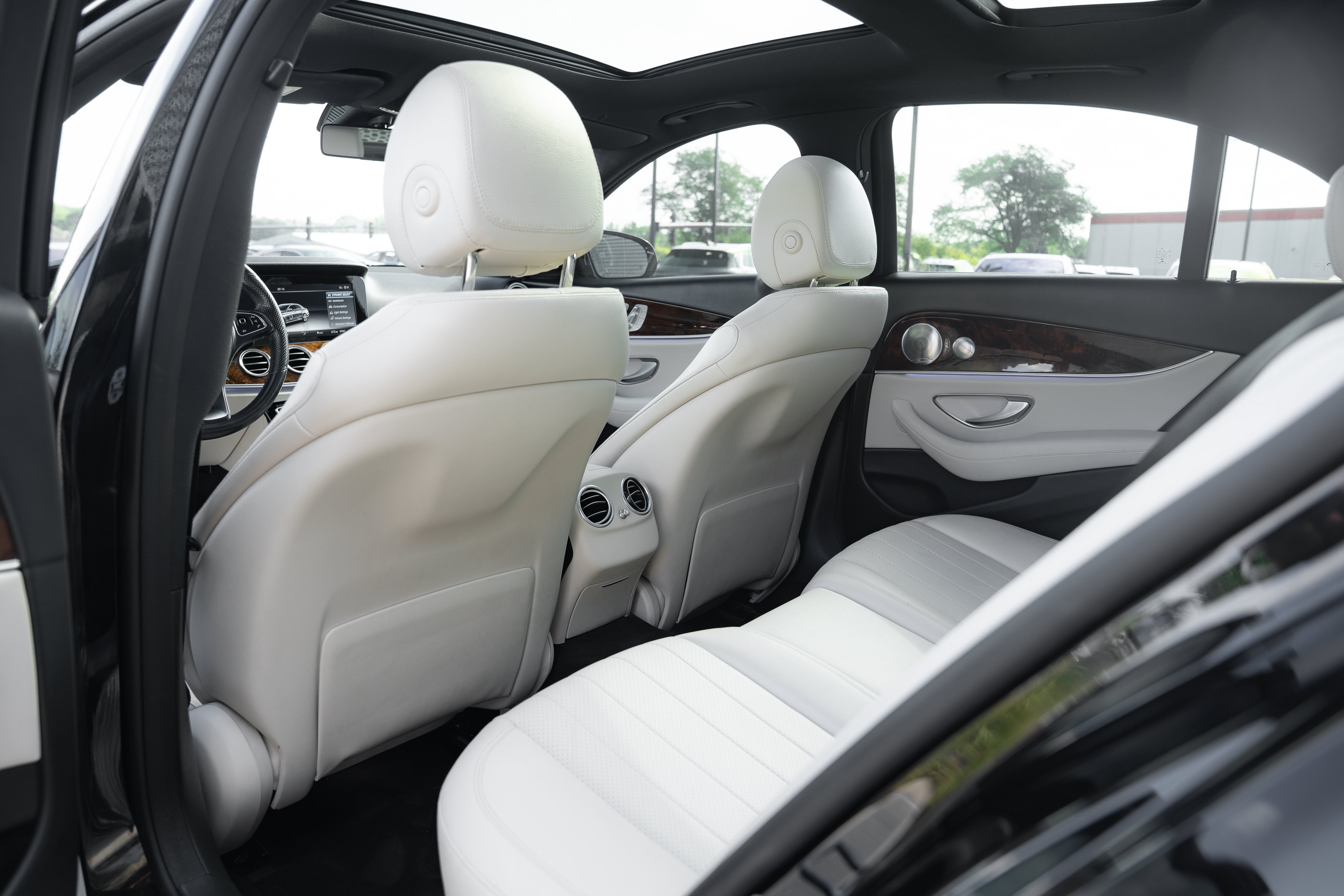 Used 2017 Mercedes-Benz E 300 image 22