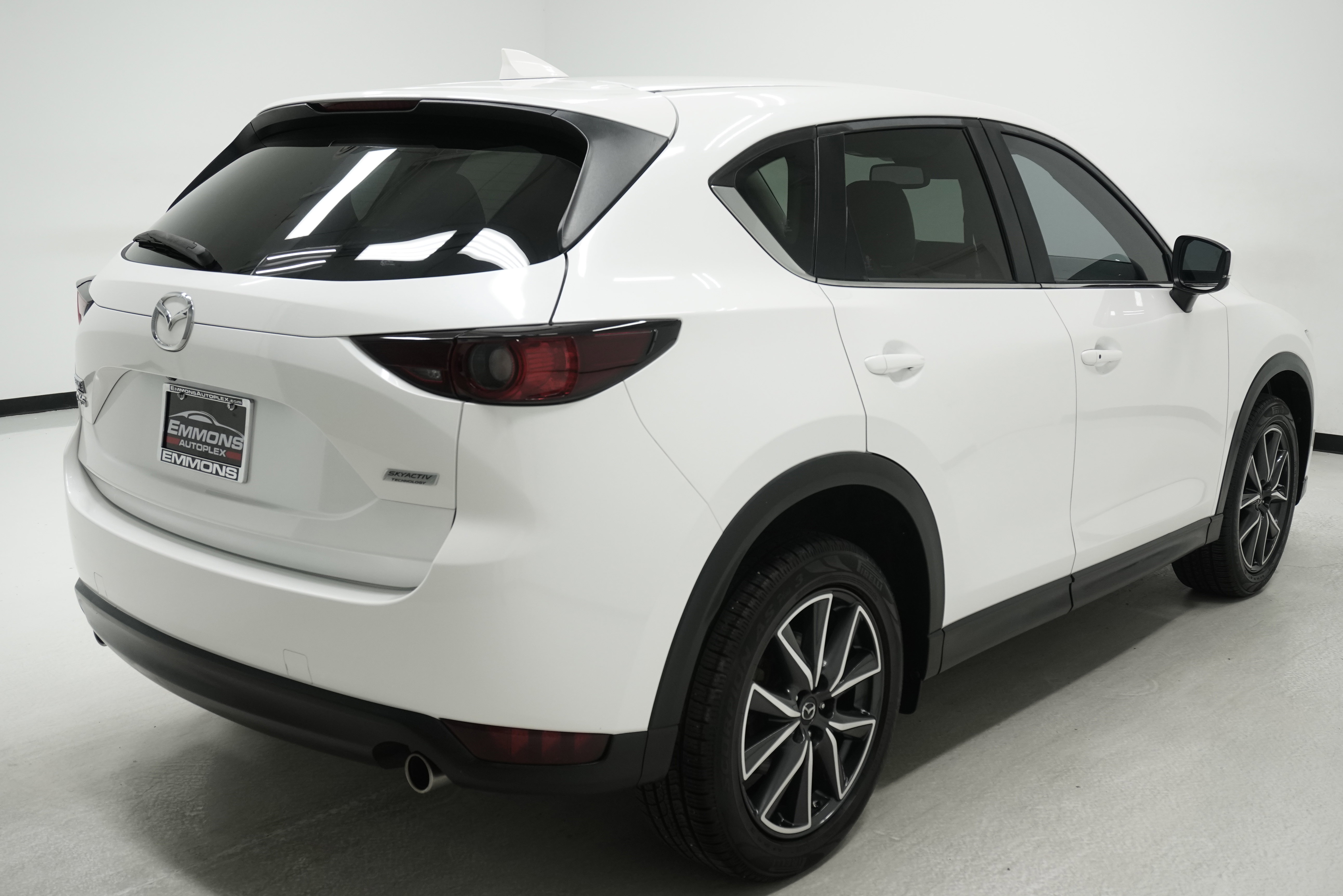 Used 2018 MAZDA CX-5 Touring w/ Preferred Equipment Package FWD image 4