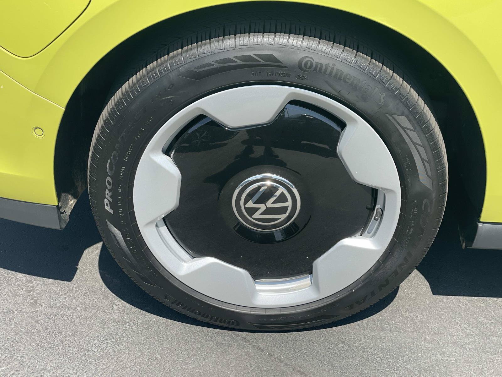 Certified 2025 Volkswagen ID. Buzz Pro S Plus AWD/4WD image 6
