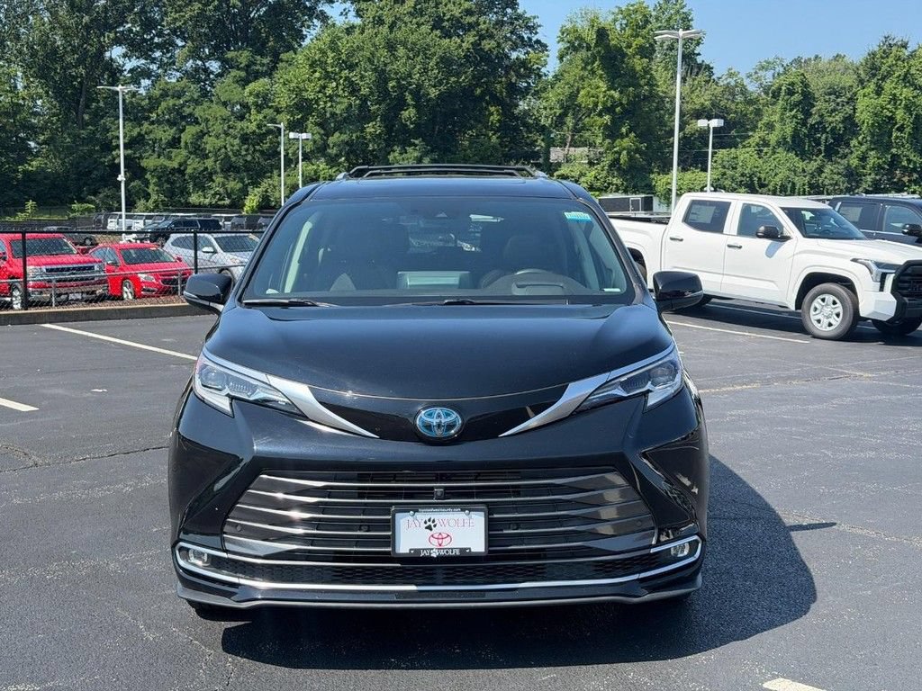 Certified 2021 Toyota Sienna Platinum AWD/4WD image 11