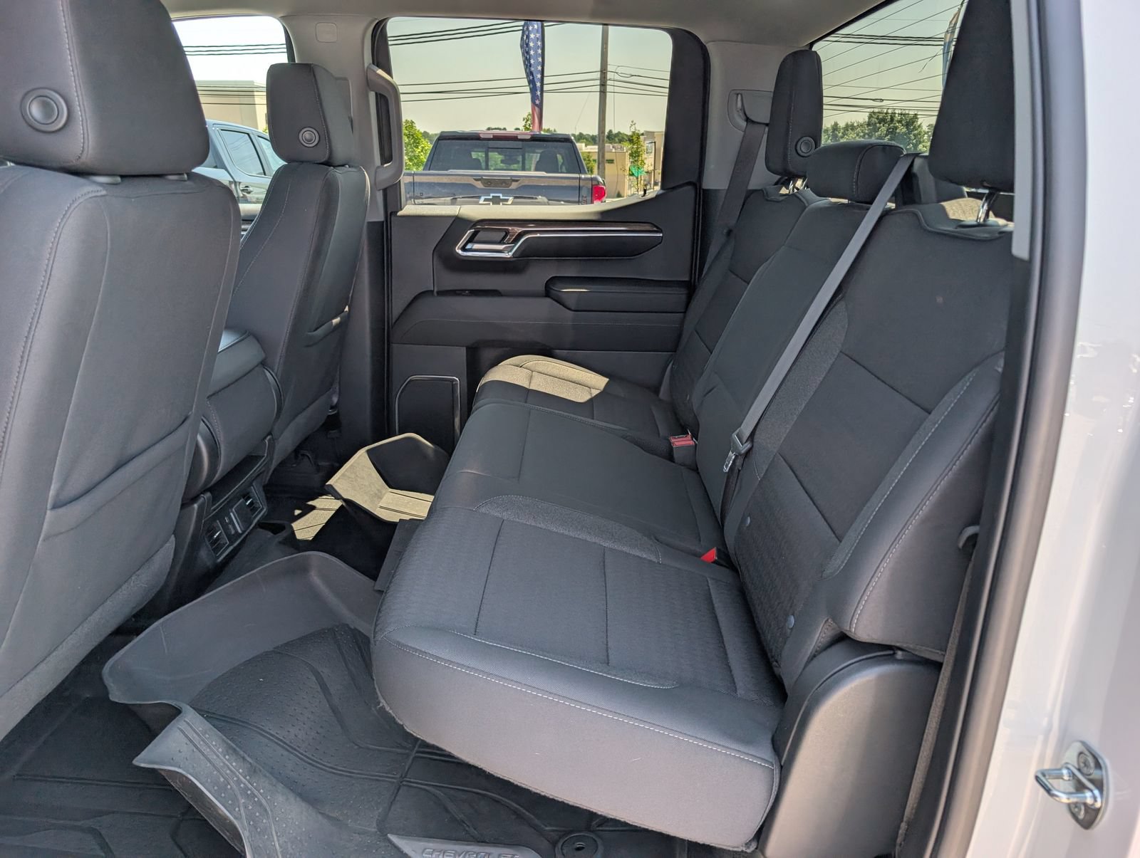 Used 2023 Chevrolet Silverado 1500 LT AWD/4WD image 14