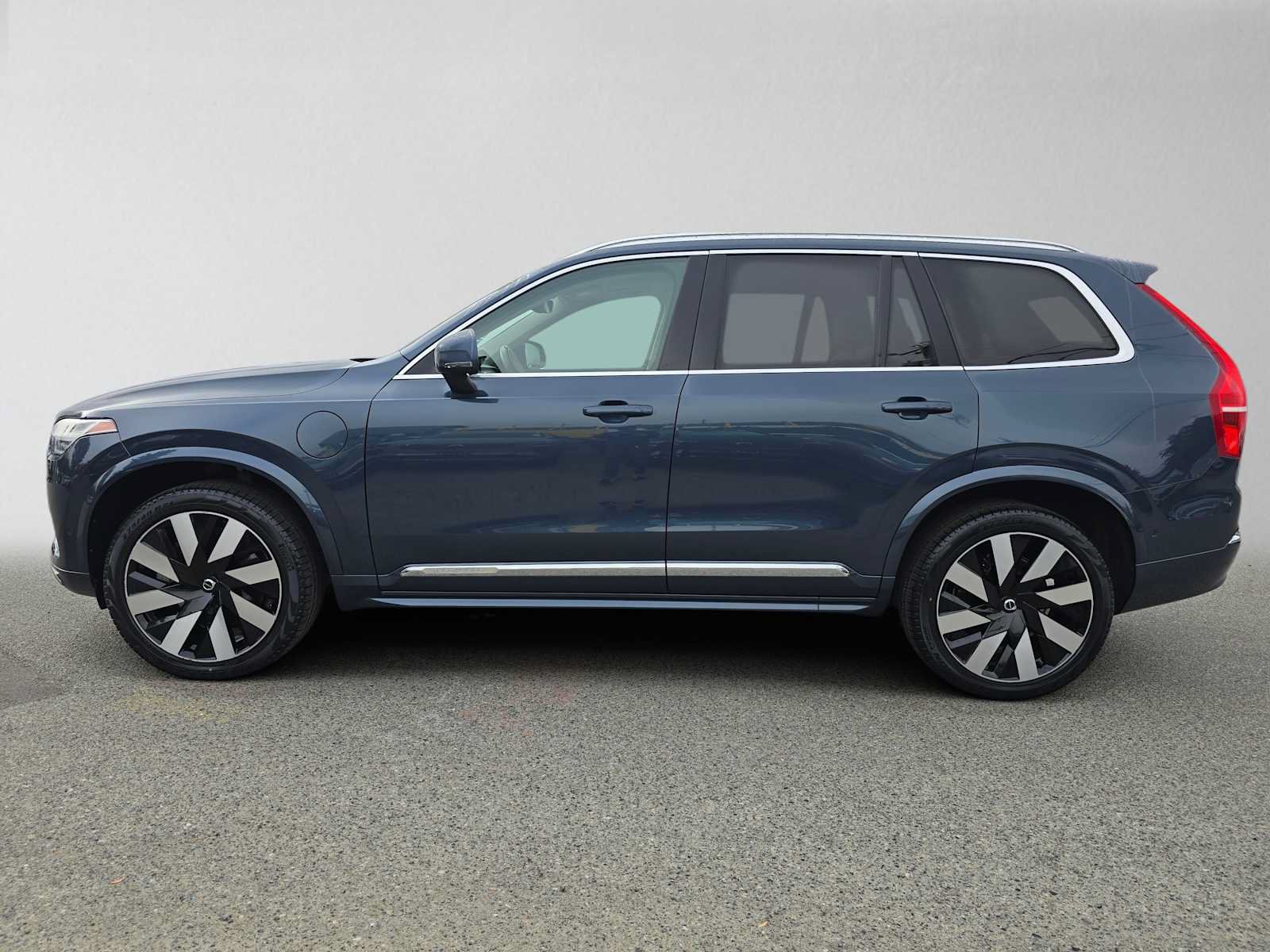 Certified 2023 Volvo XC90 T8 Ultimate w/ Protection Package Premier AWD/4WD image 7