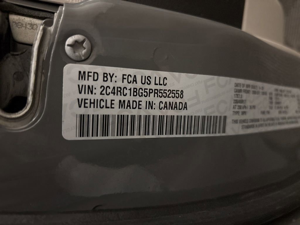 Used 2023 Chrysler Pacifica Touring-L image 12