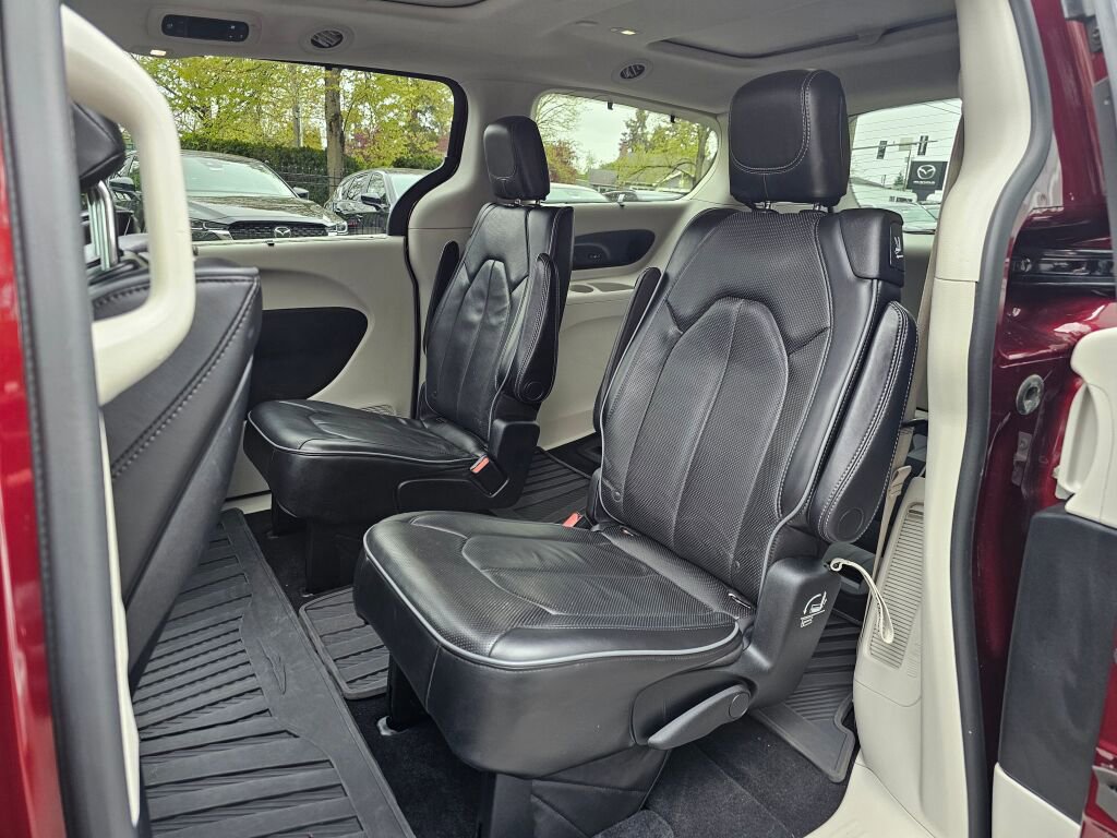 Used 2018 Chrysler Pacifica Limited w/ Tire & Wheel Group image 18