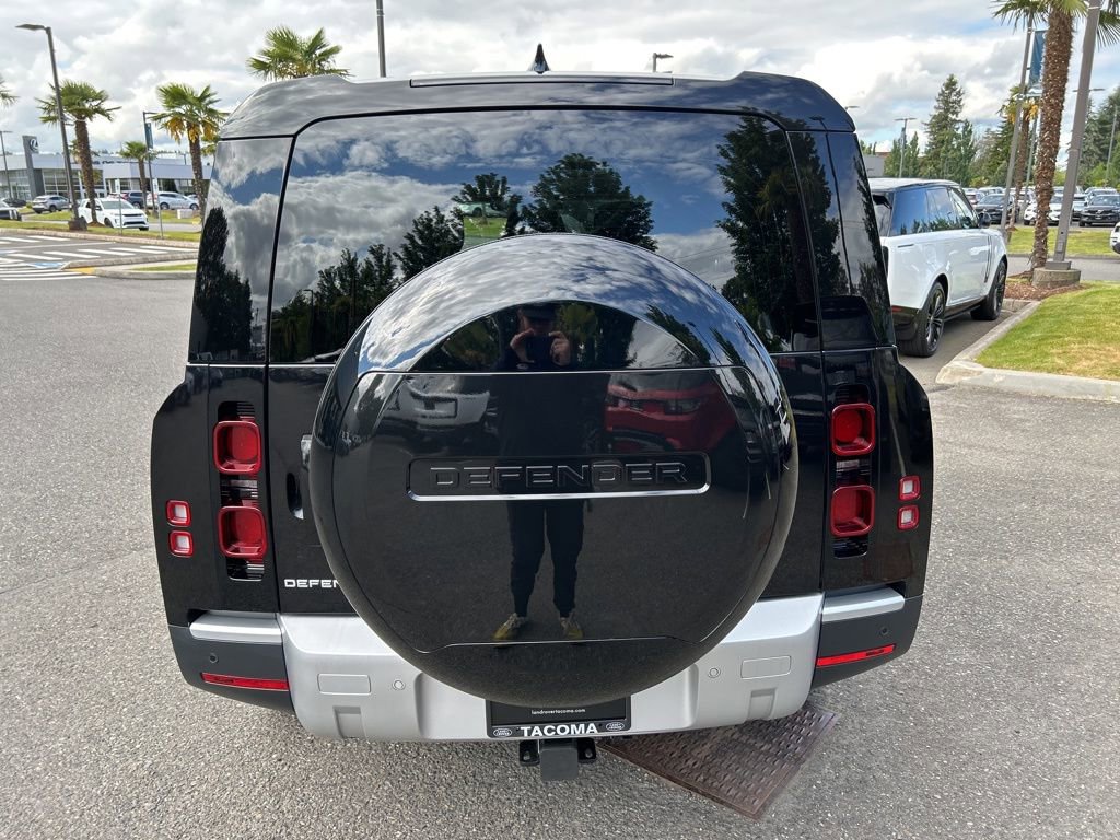 New 2025 Land Rover Defender 130 S image 6