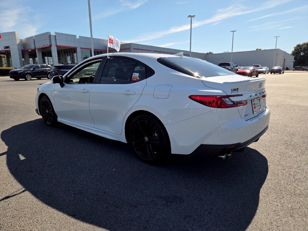 Used 2025 Toyota Camry SE FWD image 9