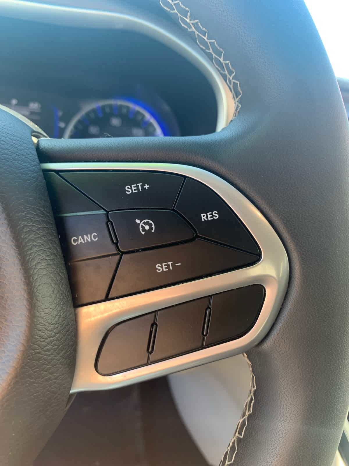 Used 2023 Chrysler Voyager LX image 17