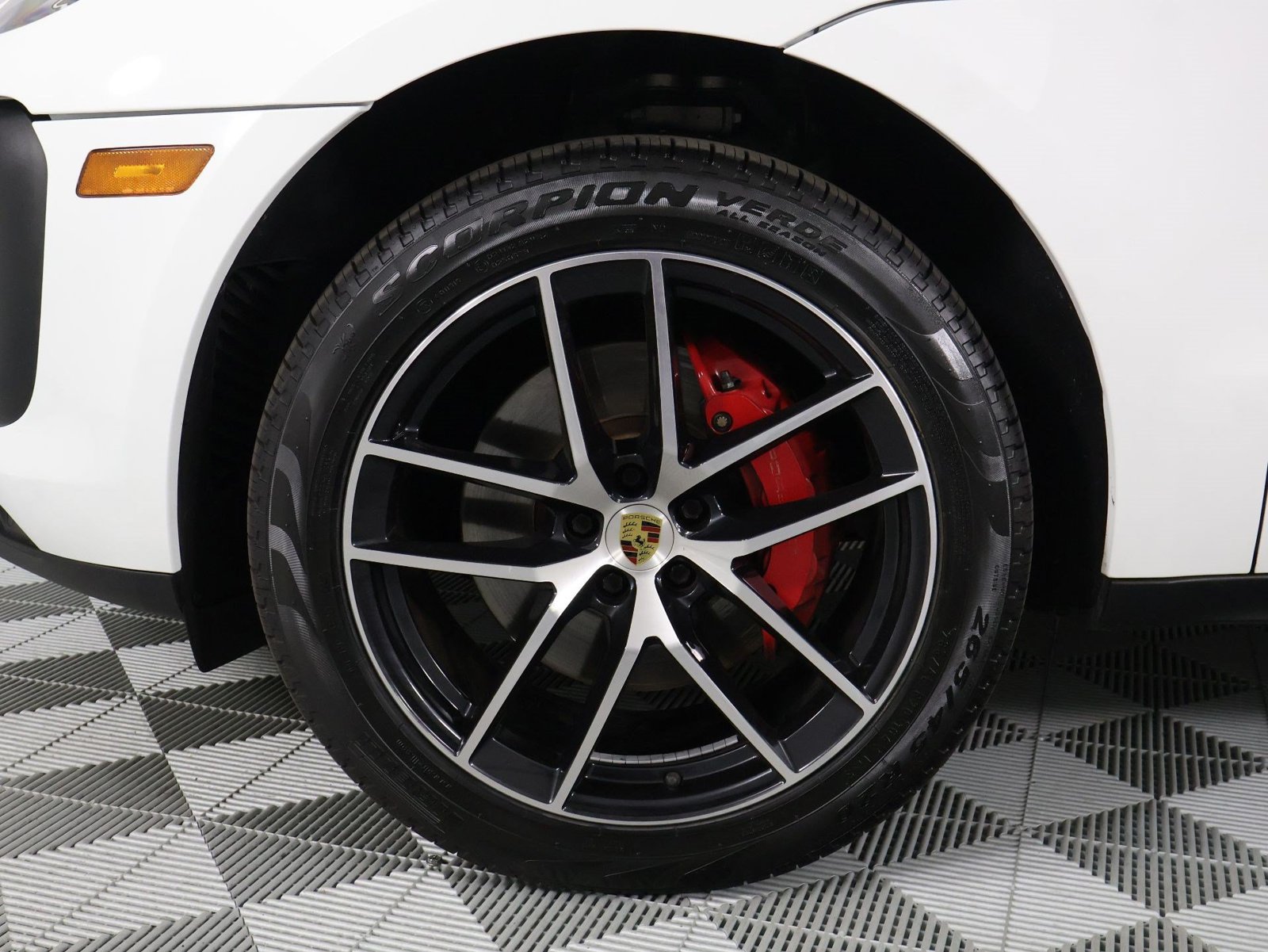 Certified 2022 Porsche Macan S AWD/4WD image 30