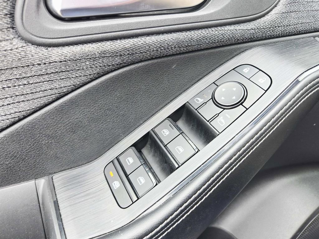 Used 2023 Nissan Rogue SV image 34