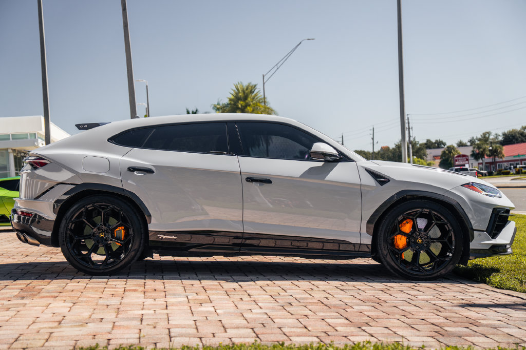 Used 2024 Lamborghini Urus Performante AWD/4WD image 6