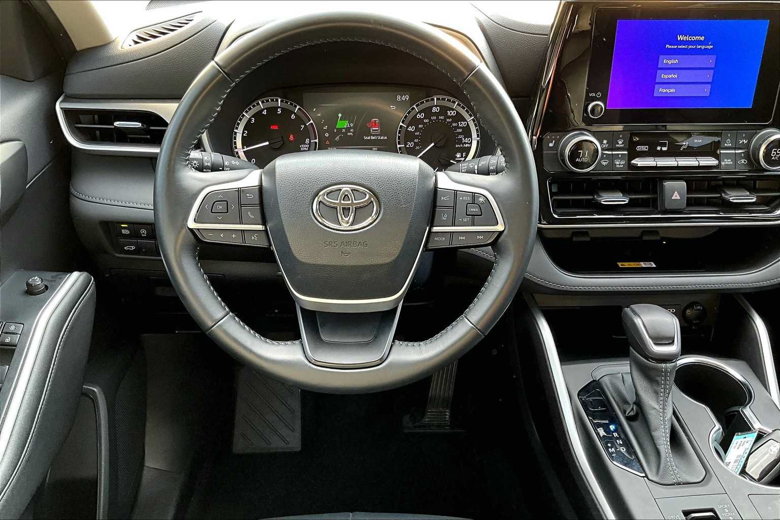 Used 2023 Toyota Highlander XLE AWD/4WD image 6