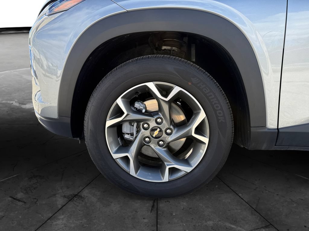 Used 2025 Chevrolet Trax LT w/ Driver Confidence Package FWD image 14