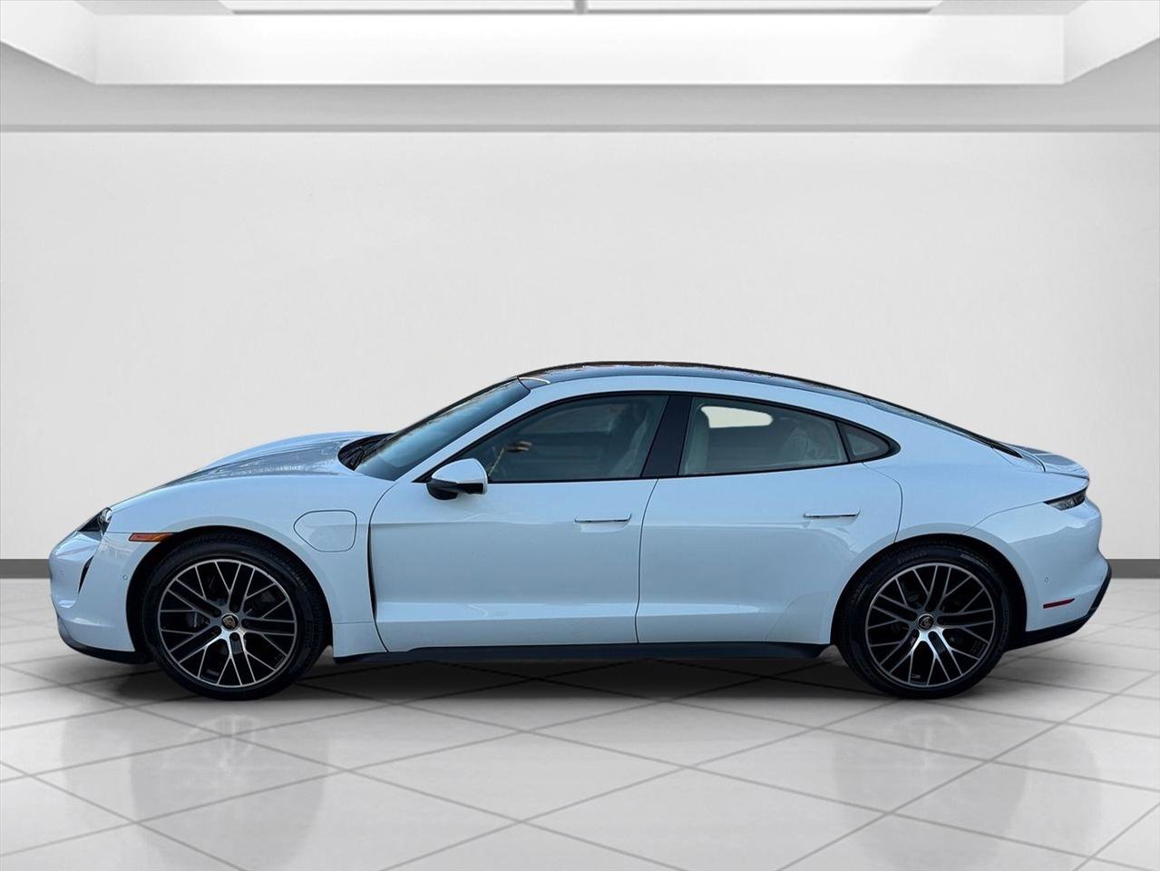 Used 2022 Porsche Taycan image 6