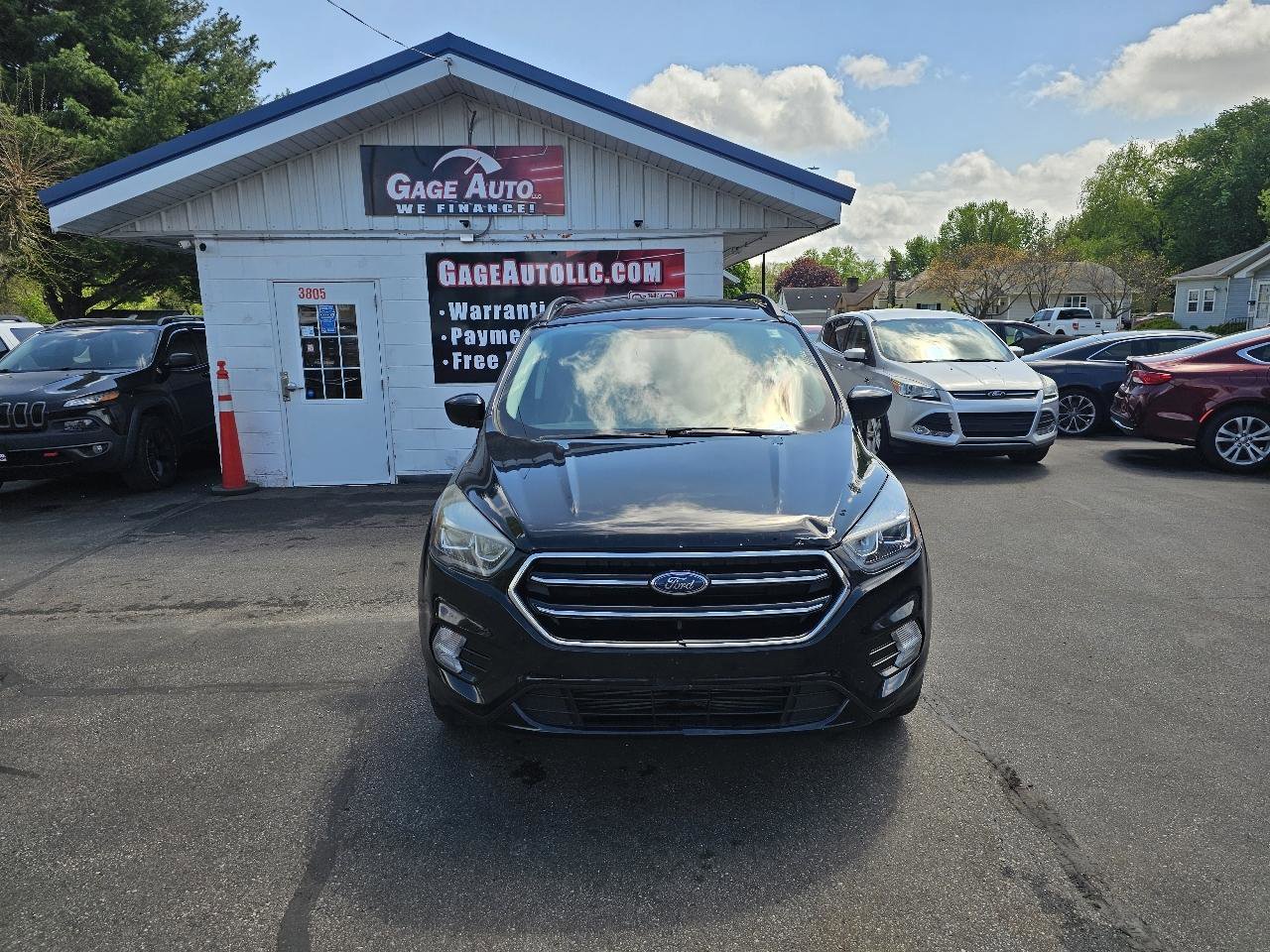 Used 2017 Ford Escape SE w/ Equipment Group 201A FWD image 2