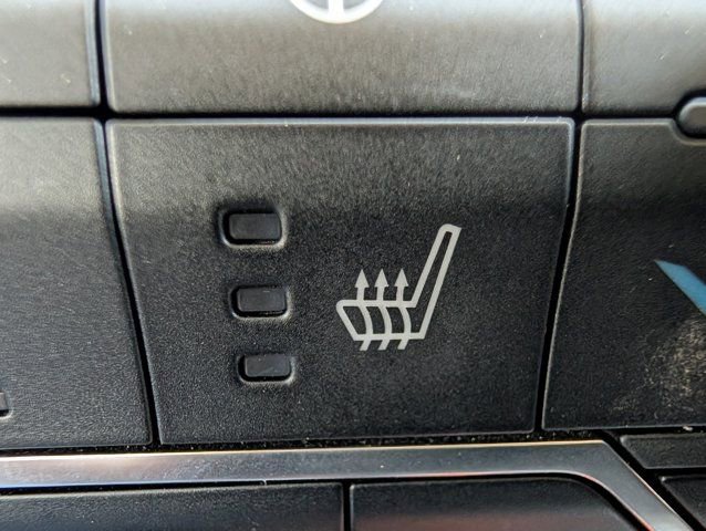 Used 2023 Jeep Gladiator Rubicon w/ Cold Weather Group image 17