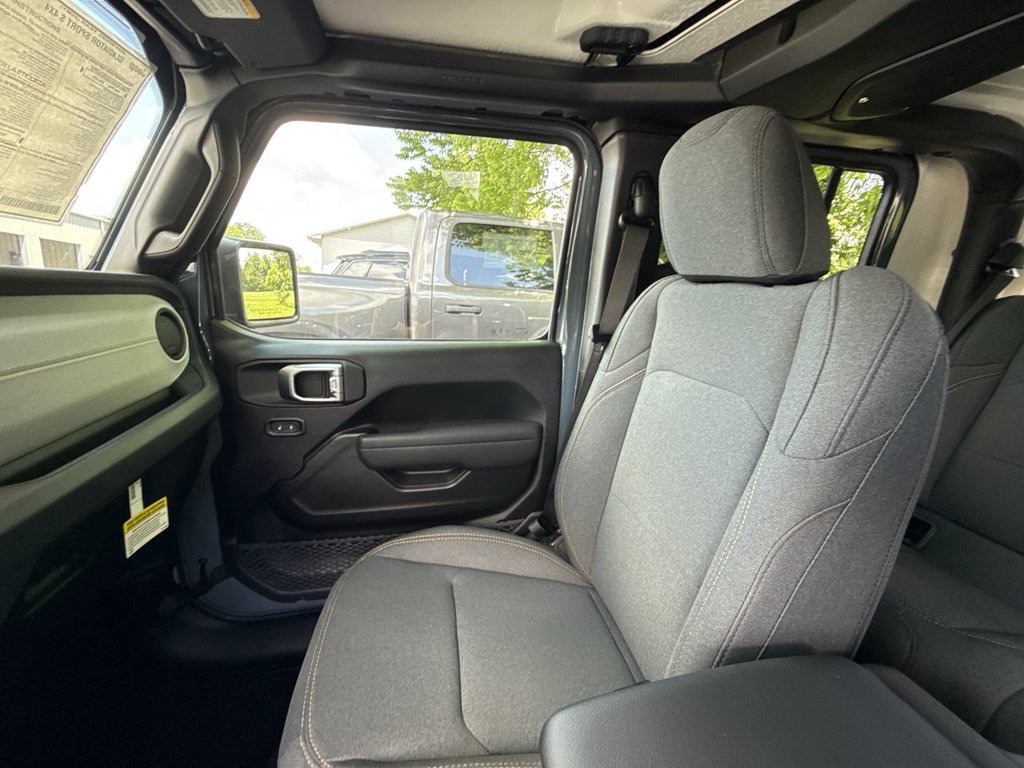 New 2026 Jeep Gladiator Sport AWD/4WD image 30