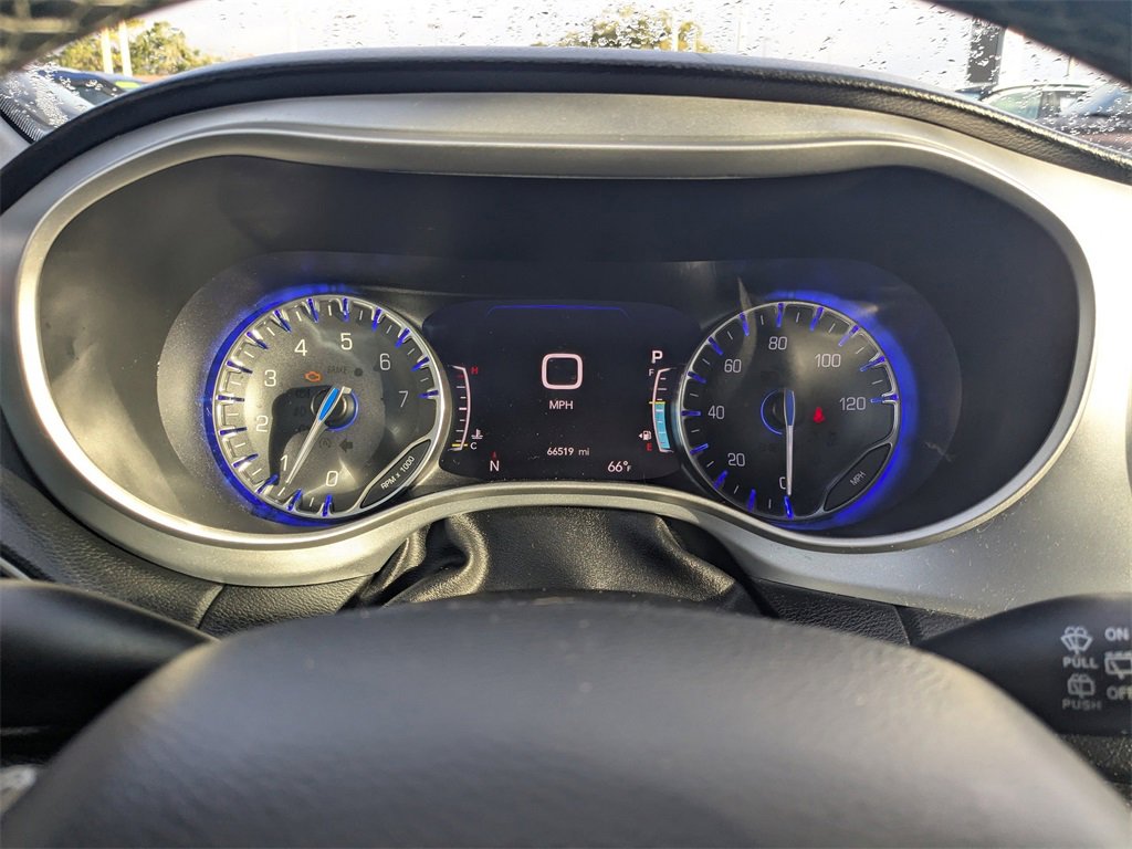 Used 2020 Chrysler Pacifica Touring-L Plus image 27