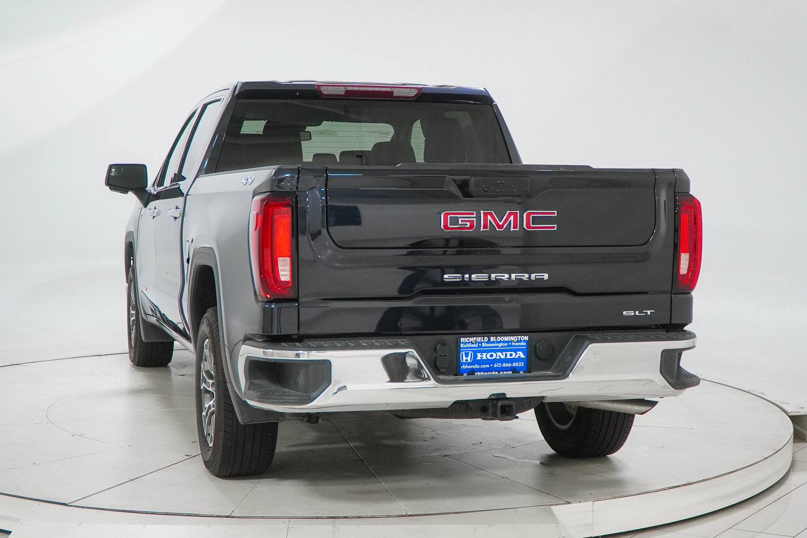 Used 2026 GMC Sierra 1500 SLT AWD/4WD image 6