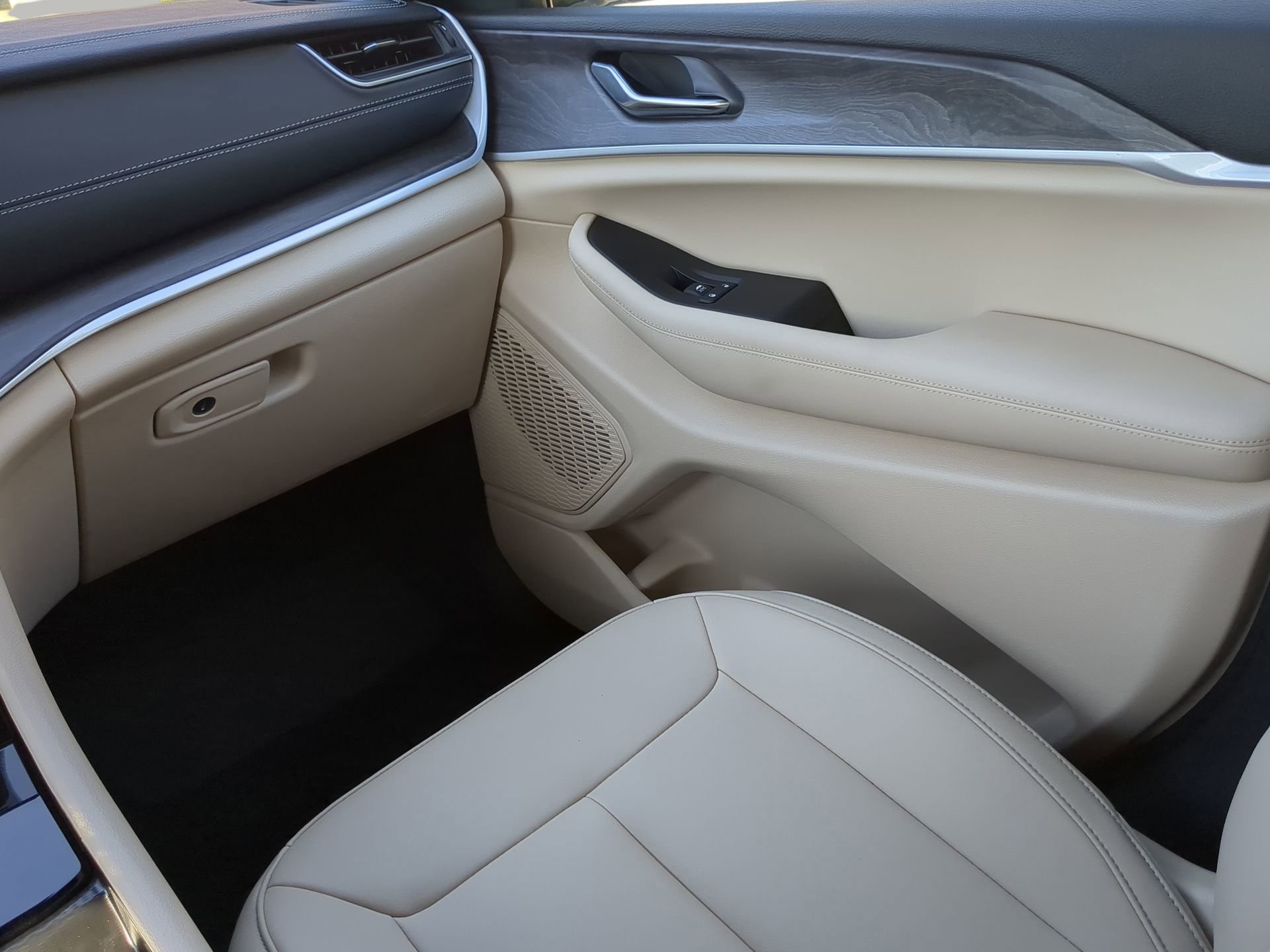 Used 2025 Jeep Grand Cherokee Limited w/ Trailer Tow Package image 45