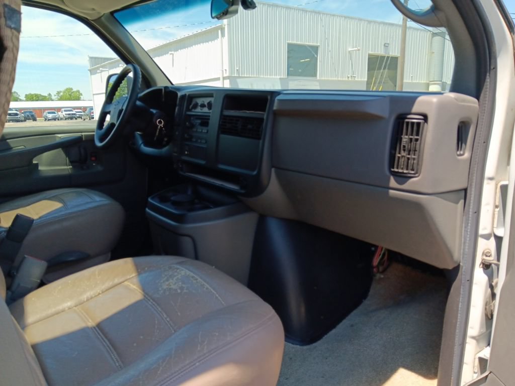 Used 2004 Chevrolet Express 3500 Extended RWD image 32