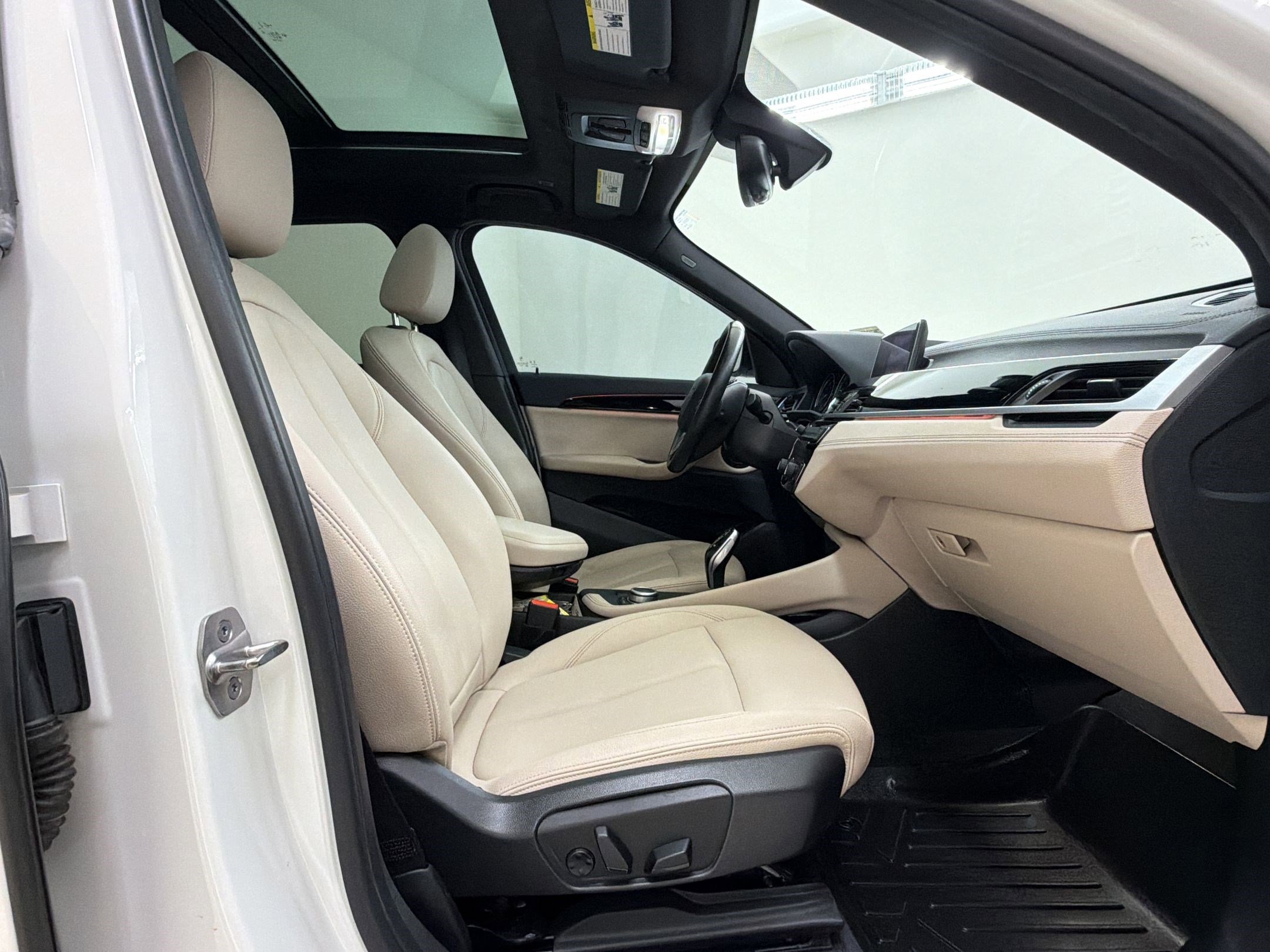 Used 2021 BMW X1 xDrive28i w/ Premium Package image 30