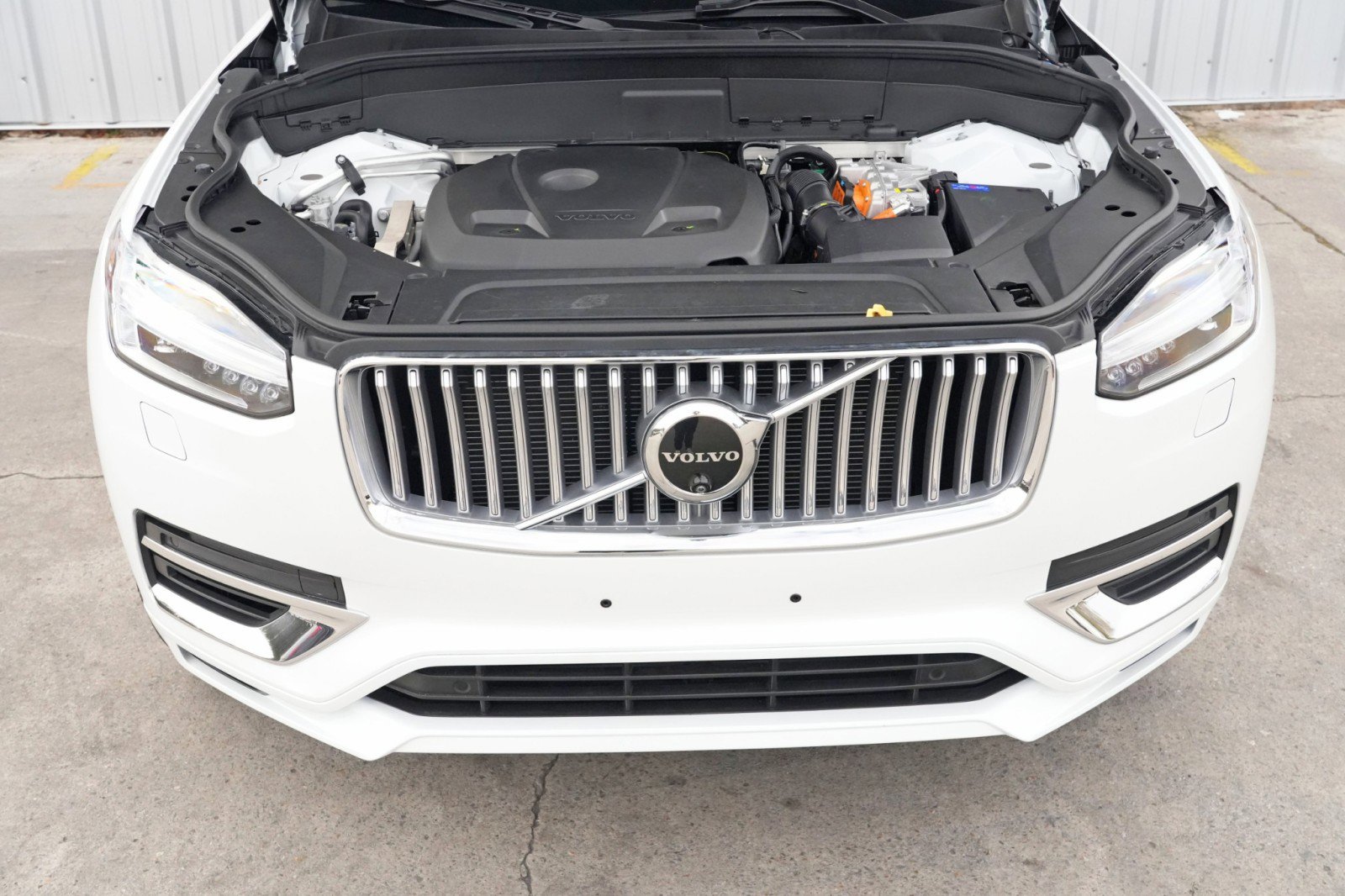 Used 2024 Volvo XC90 T8 Plus image 8