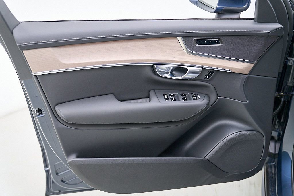 New 2026 Volvo XC90 B6 Plus w/ Protection Package AWD/4WD image 10
