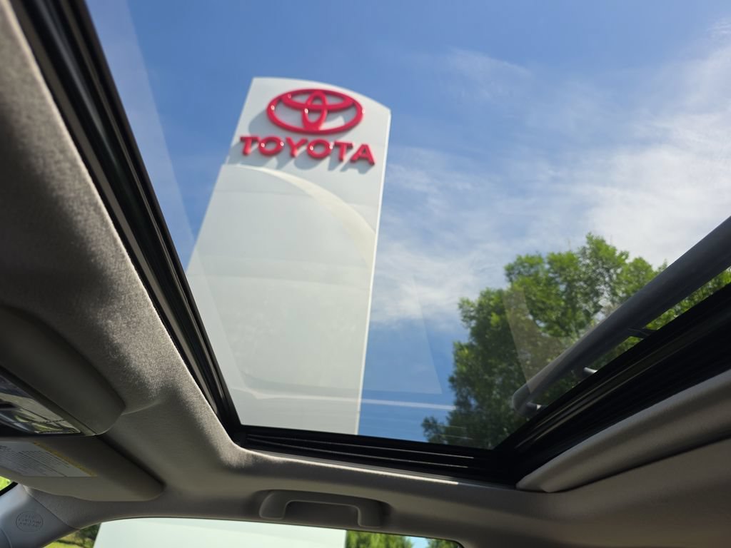 Used 2024 Toyota 4Runner Limited AWD/4WD image 35