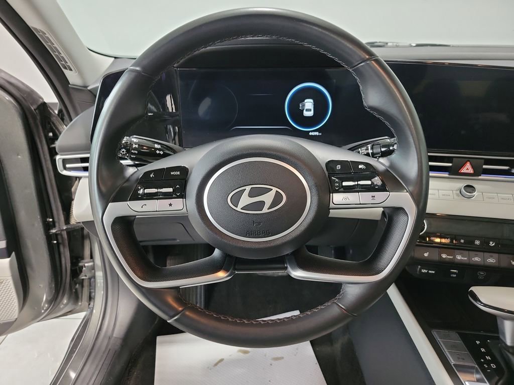 Used 2024 Hyundai Elantra Limited image 32