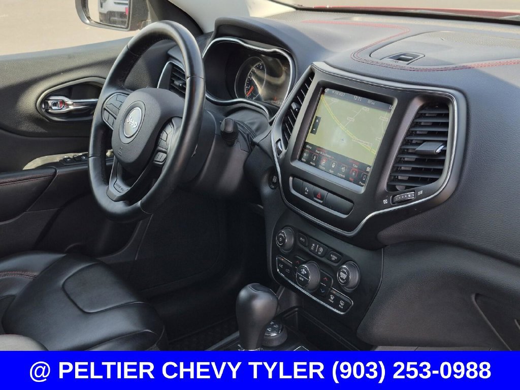 Used 2019 Jeep Cherokee Trailhawk w/ Cold Weather Group AWD/4WD image 11