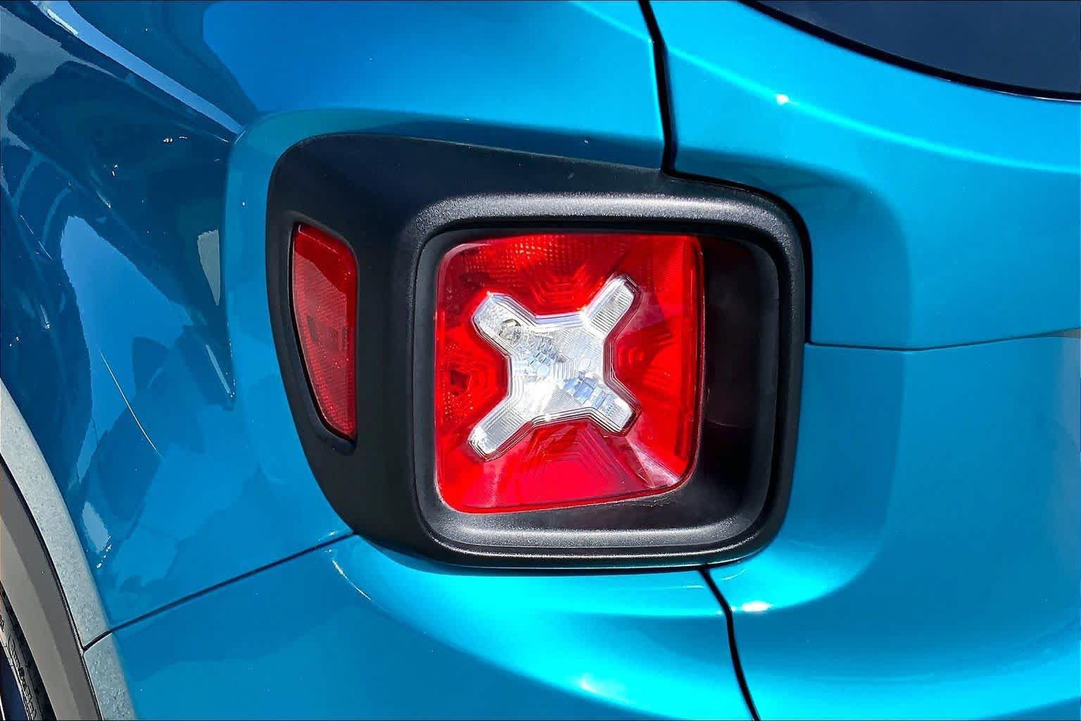 Used 2021 Jeep Renegade Latitude AWD/4WD image 25