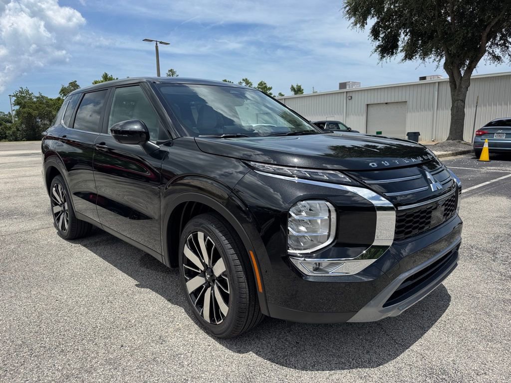 New 2025 Mitsubishi Outlander SE image 10