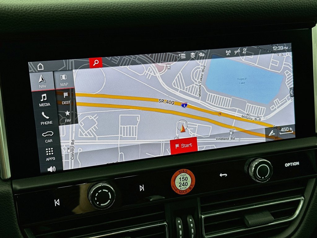 Certified 2024 Porsche Macan AWD/4WD image 16