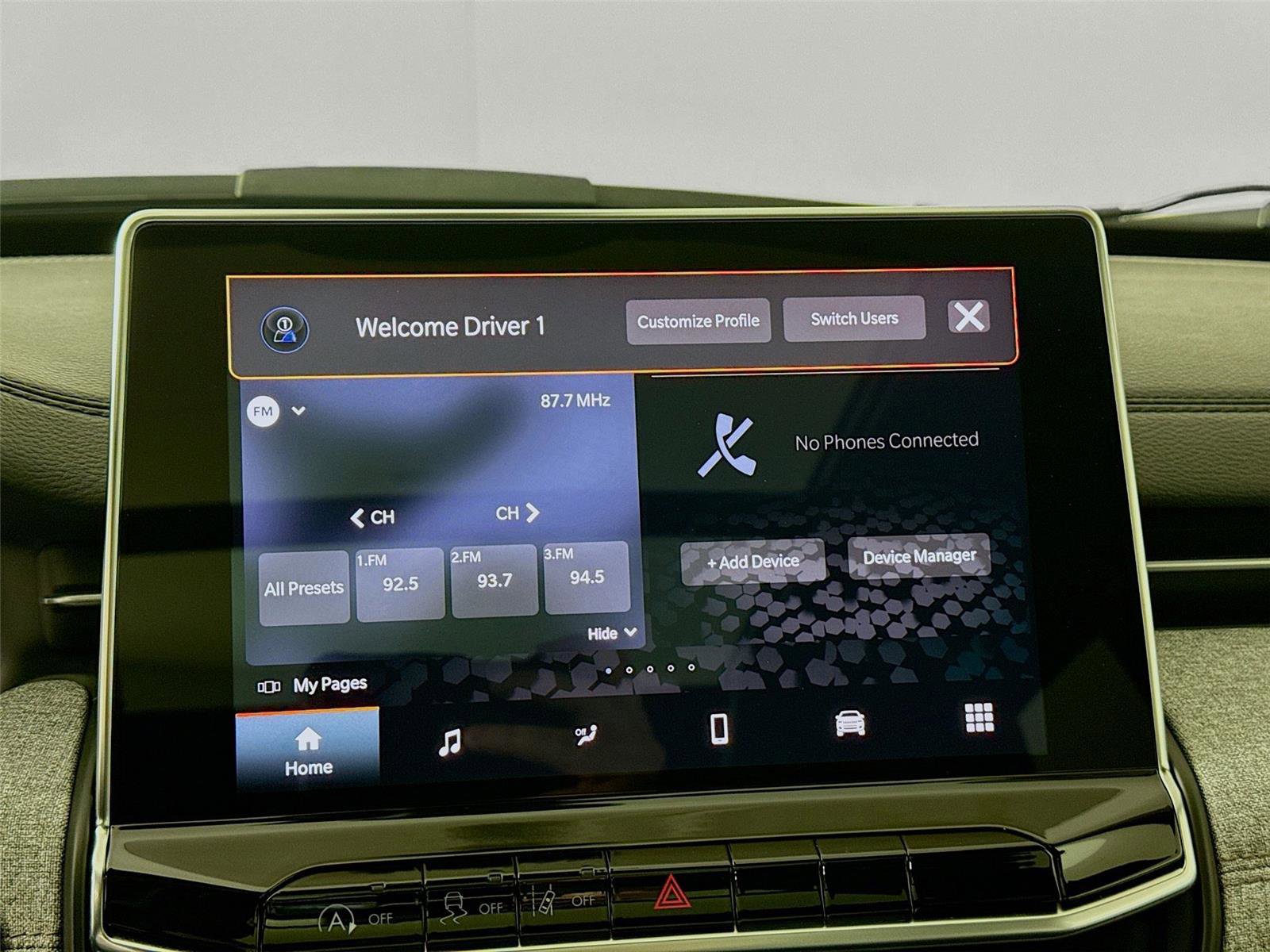 Used 2023 Jeep Compass Latitude w/ Sun and Sound Group image 7