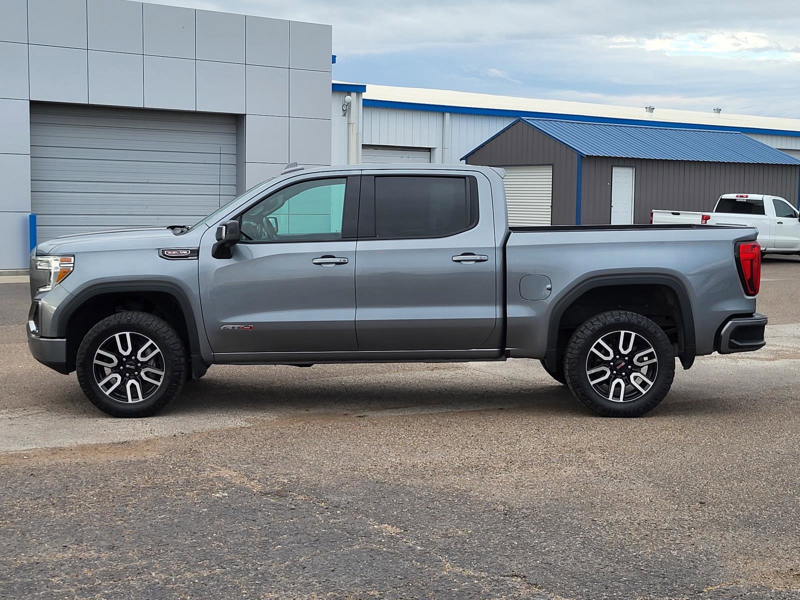 Used 2021 GMC Sierra 1500 AT4 w/ AT4 Preferred Package image 2