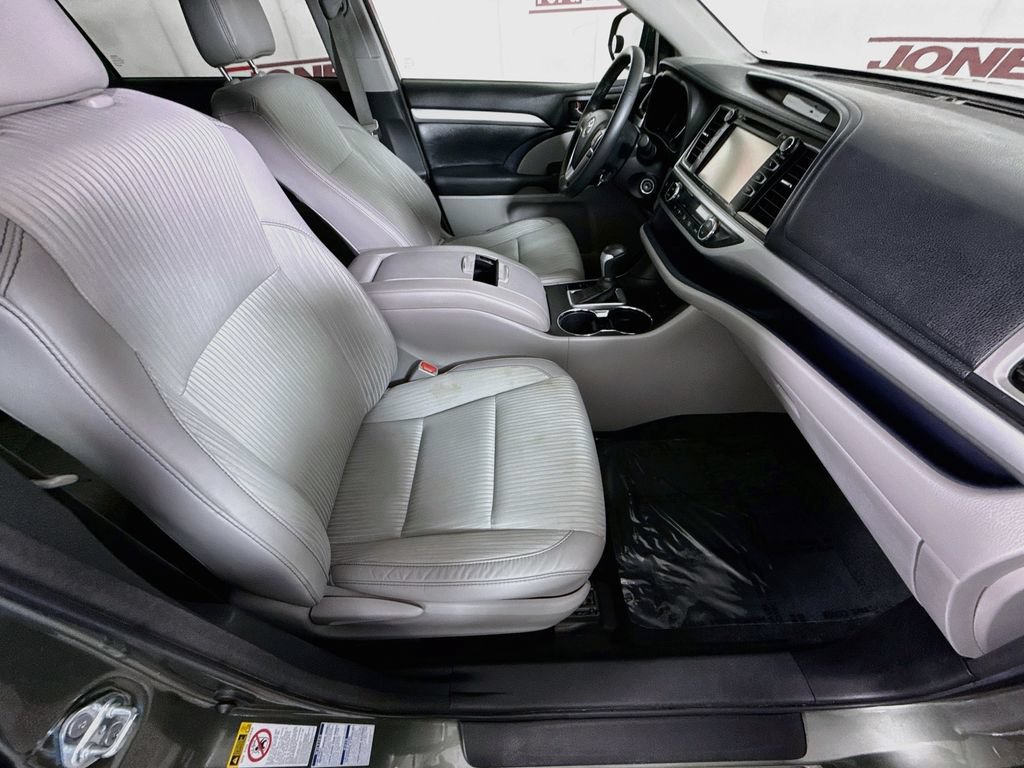 Certified 2018 Toyota Highlander Plus AWD/4WD image 31