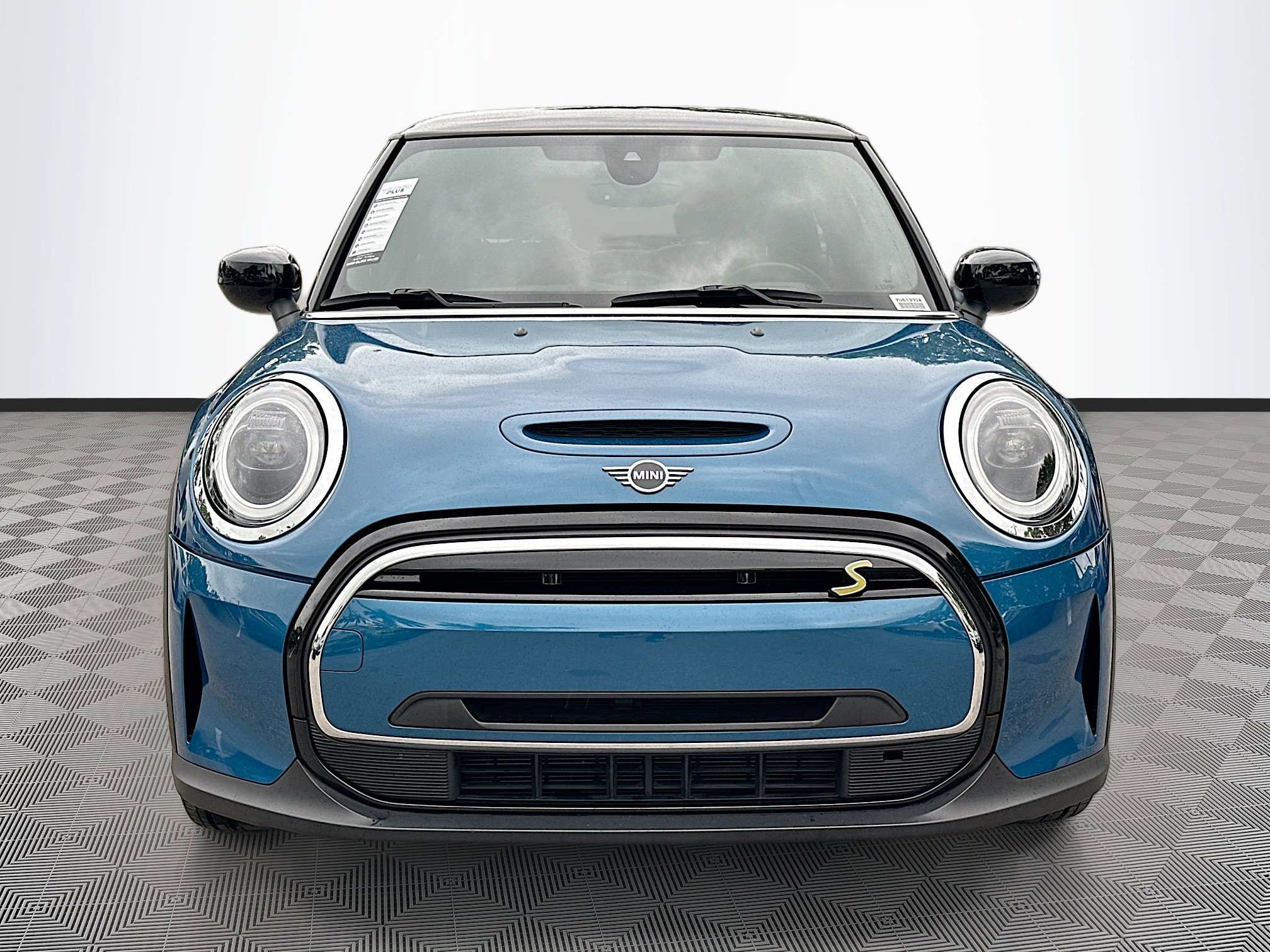 Certified 2024 MINI Cooper SE image 2