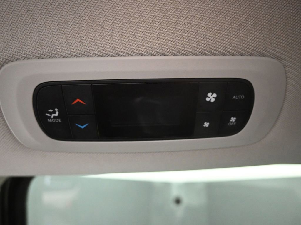 Used 2024 Chrysler Pacifica Touring-L image 14