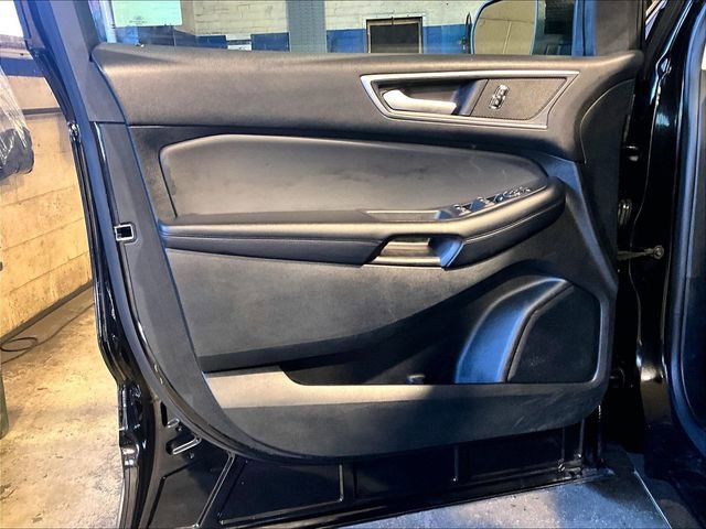 Used 2023 Ford Edge SEL image 18