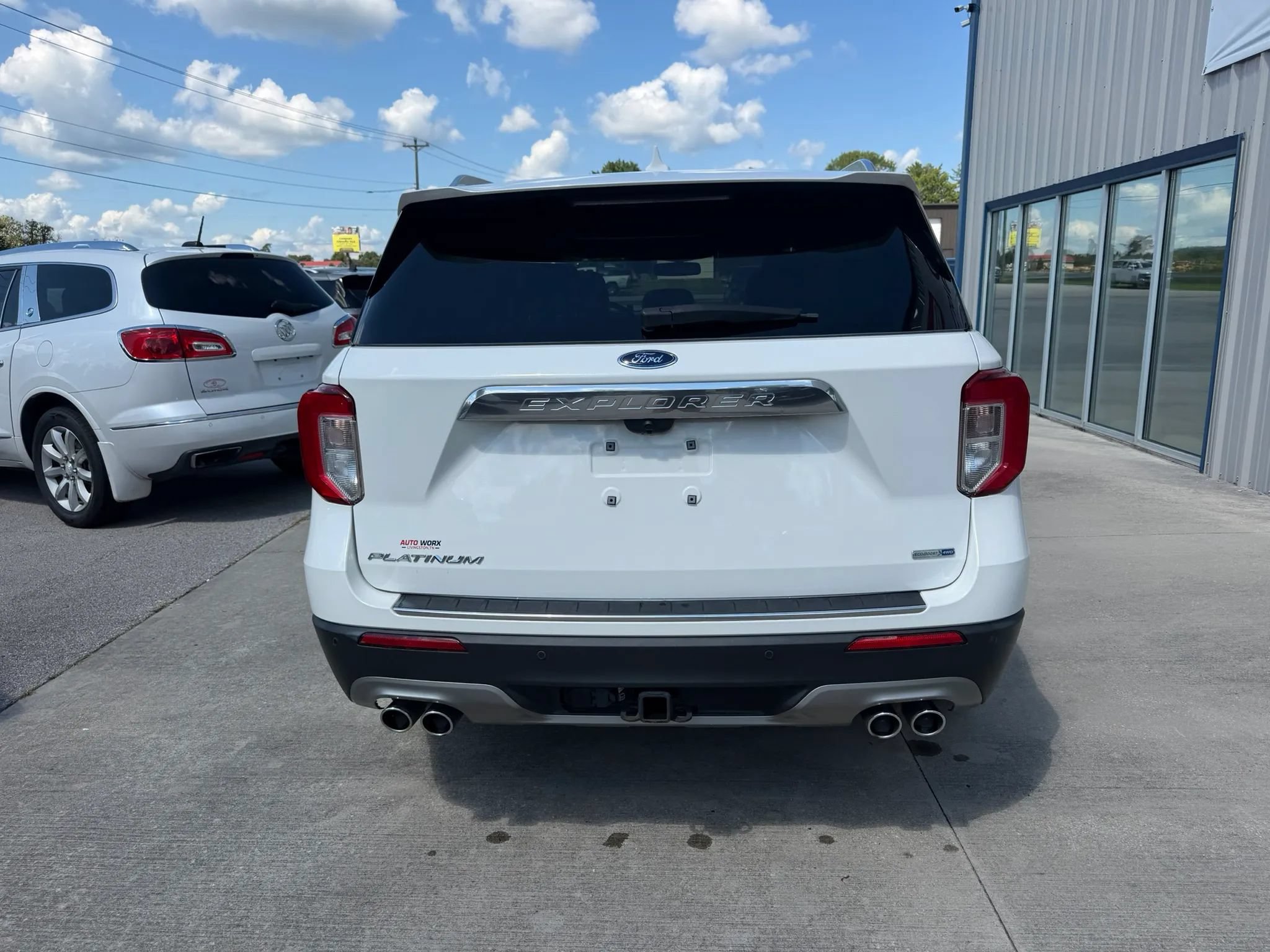 Used 2020 Ford Explorer Platinum w/ Premium Technology Package AWD/4WD image 19