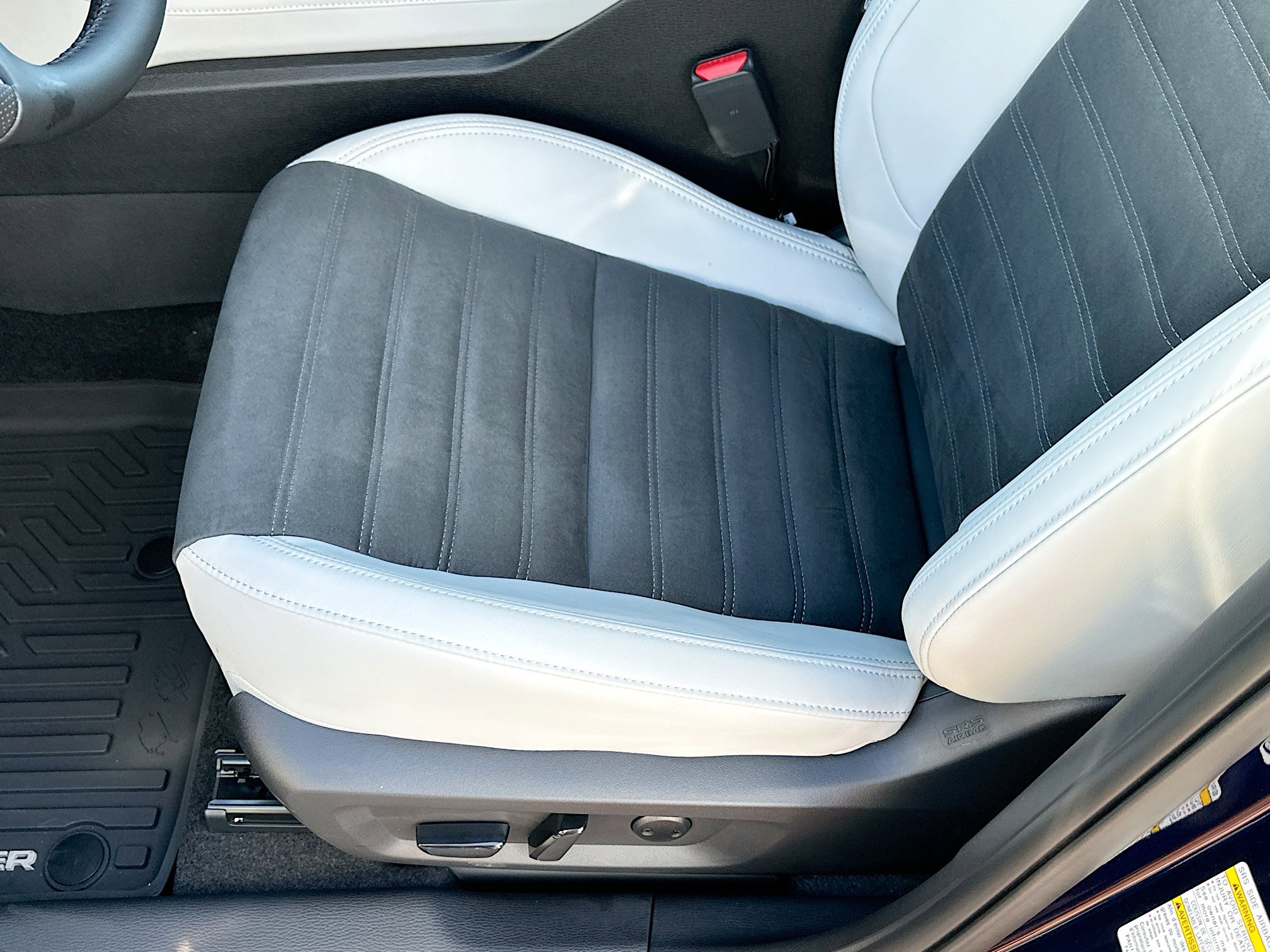 New 2025 Mitsubishi Outlander SE image 14