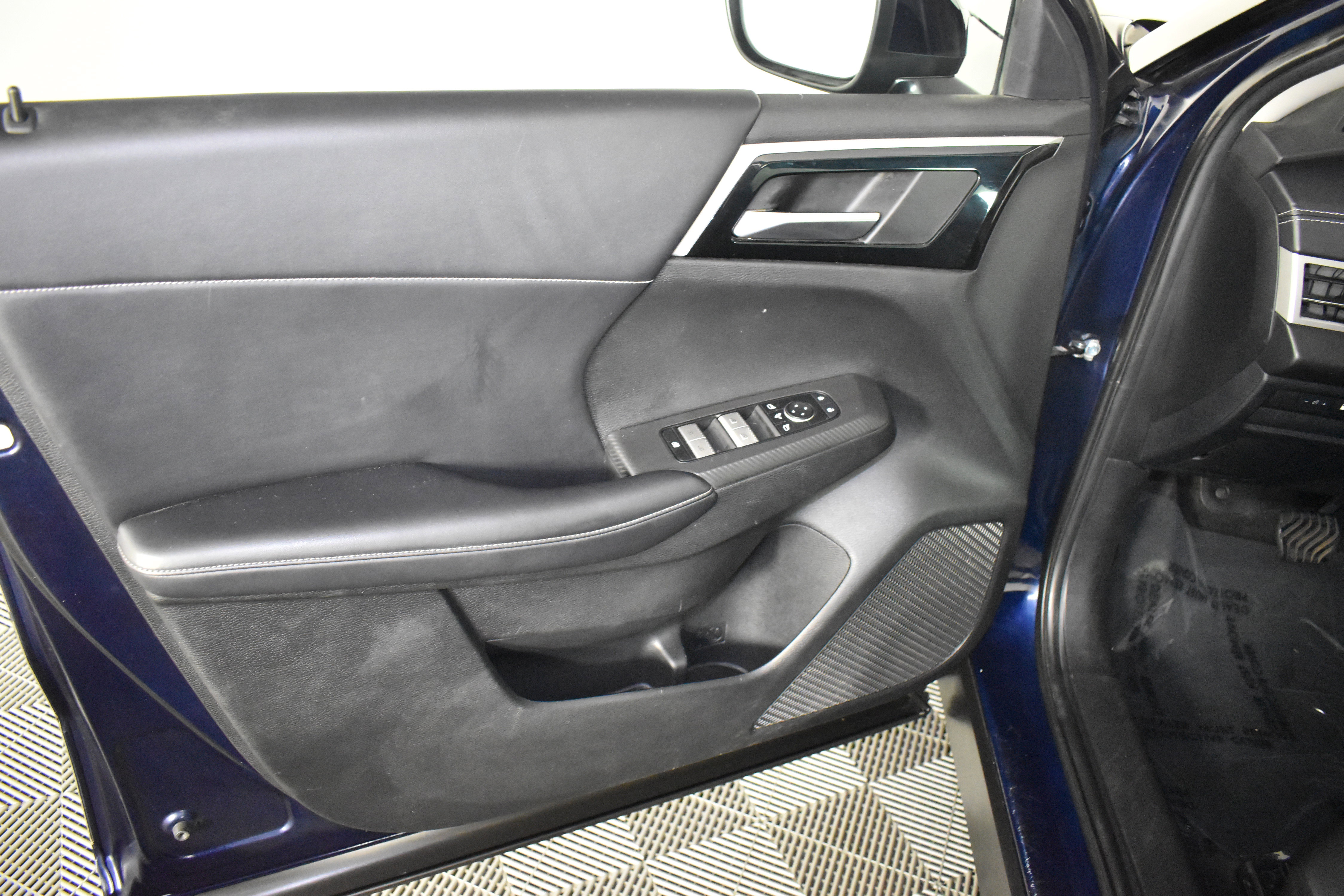 Used 2023 Mitsubishi Outlander SE image 36