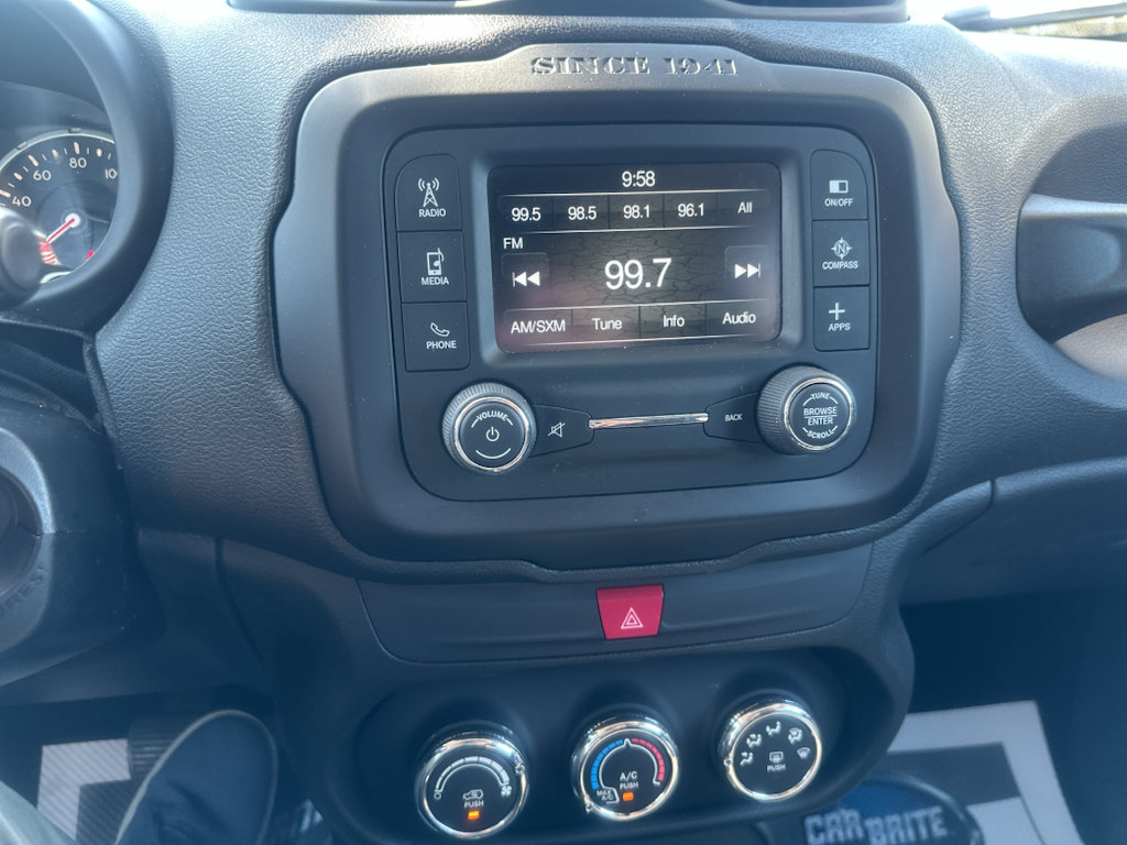 Used 2017 Jeep Renegade Latitude FWD image 9