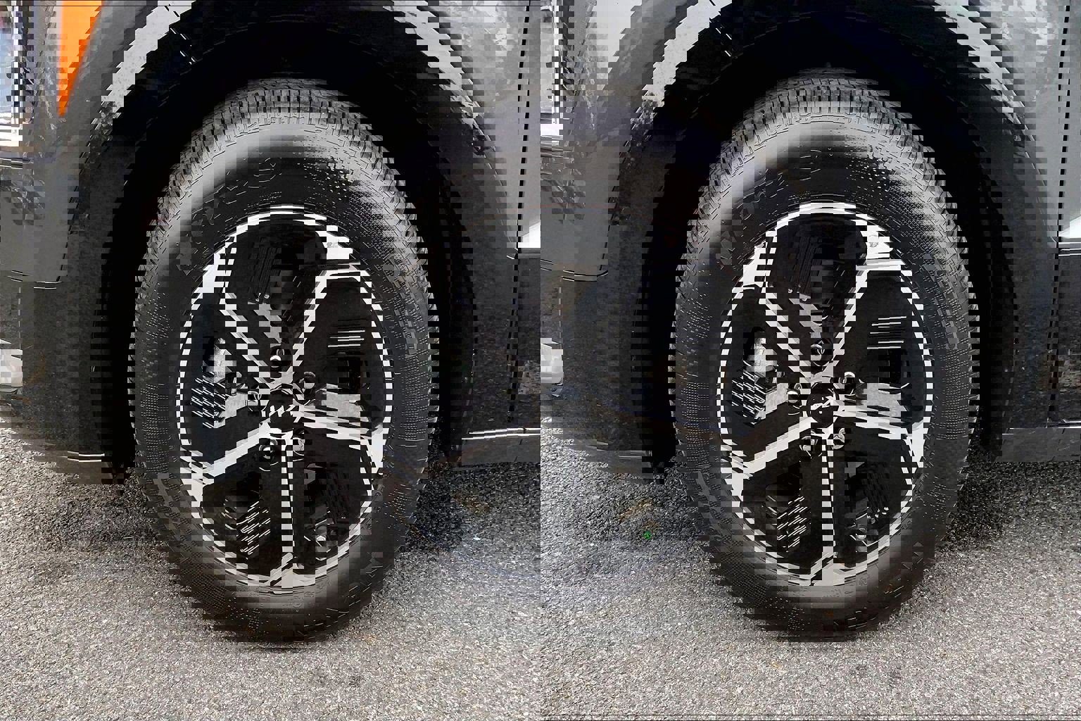 Used 2023 Kia Niro SX image 10