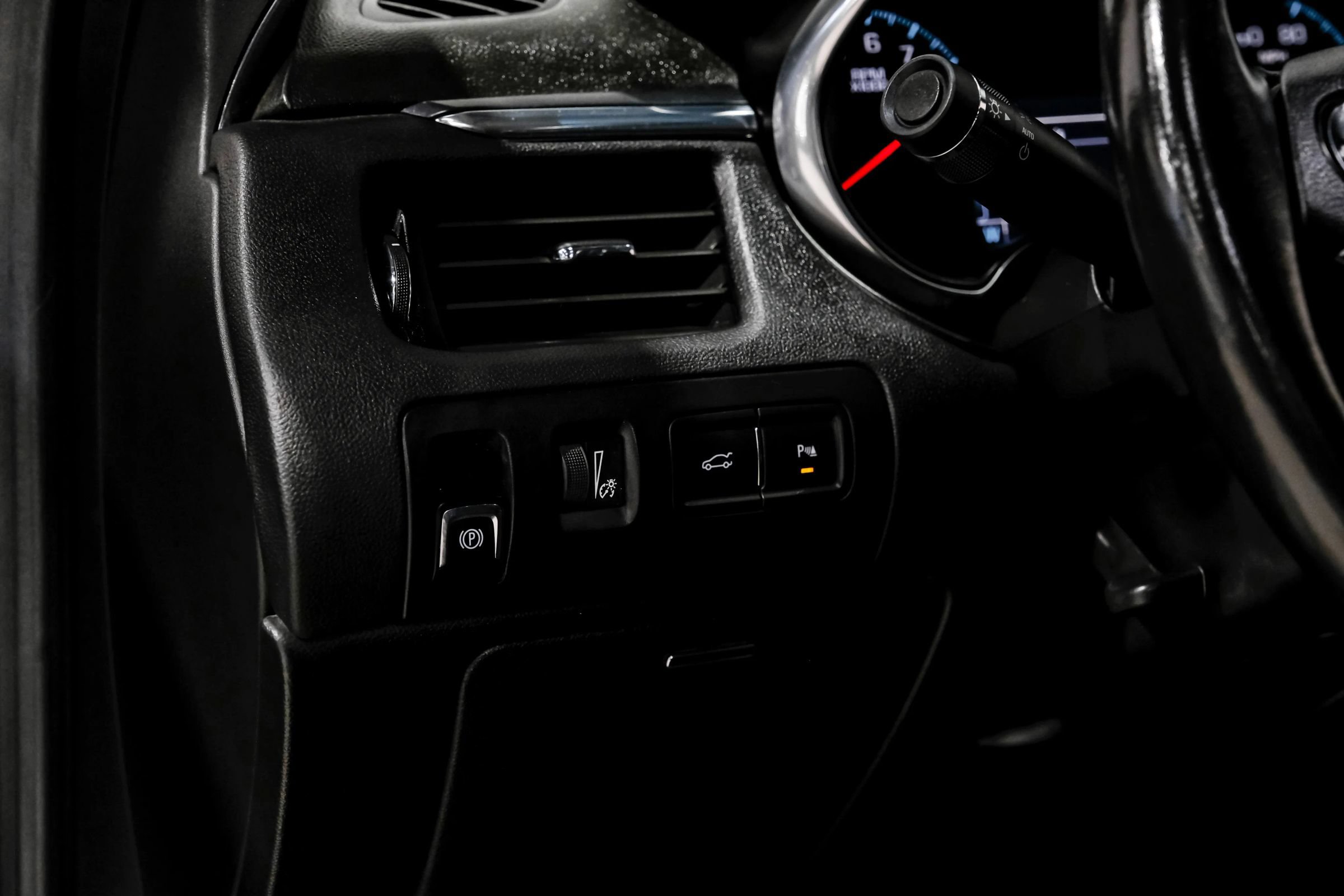 Used 2018 Chevrolet Impala Premier FWD image 32