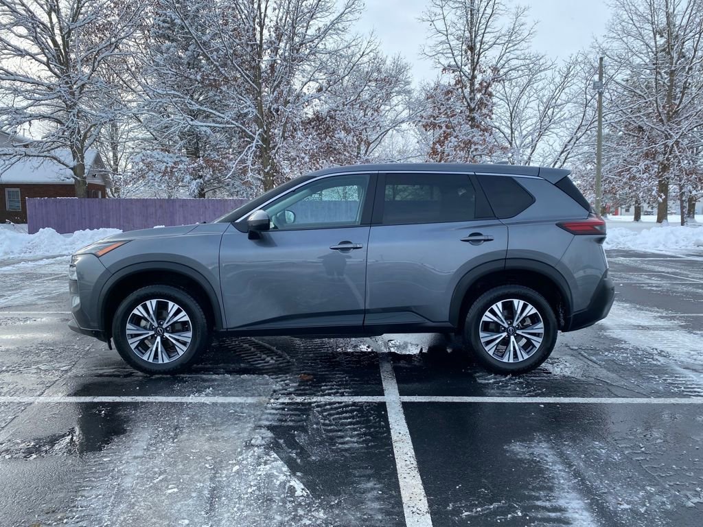 Used 2023 Nissan Rogue SV image 4