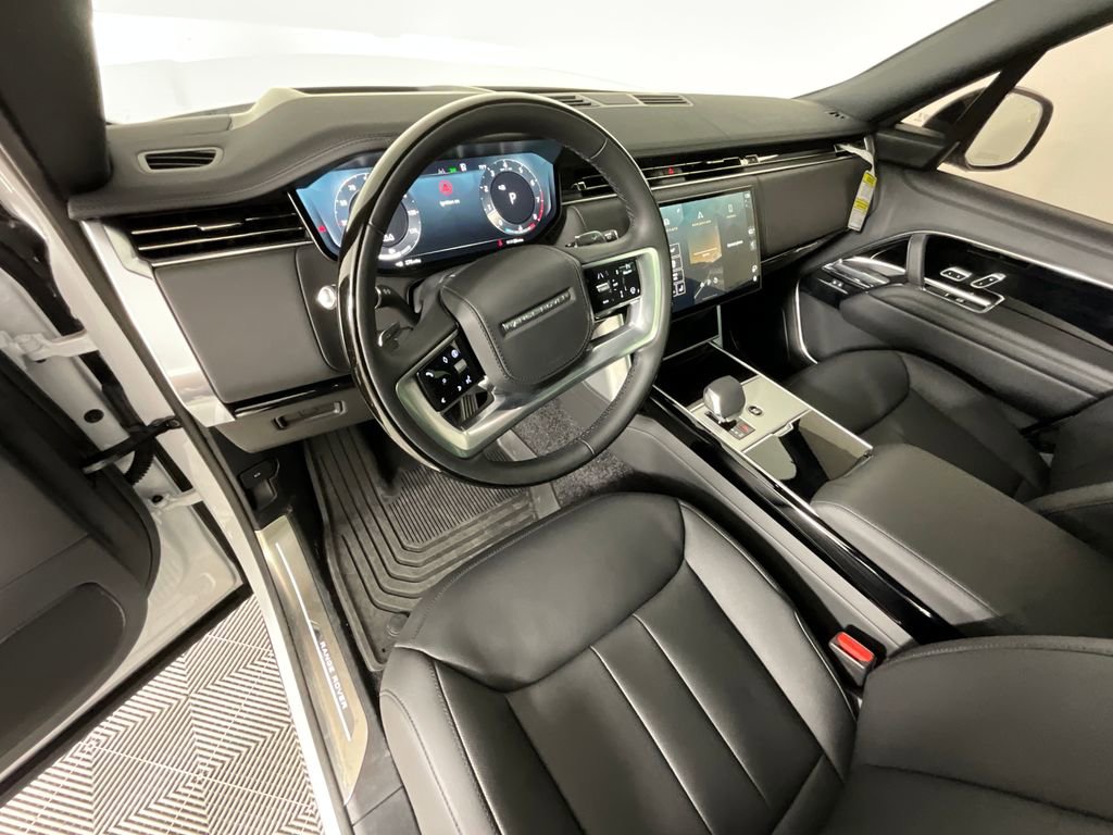 Used 2025 Land Rover Range Rover SE AWD/4WD image 15