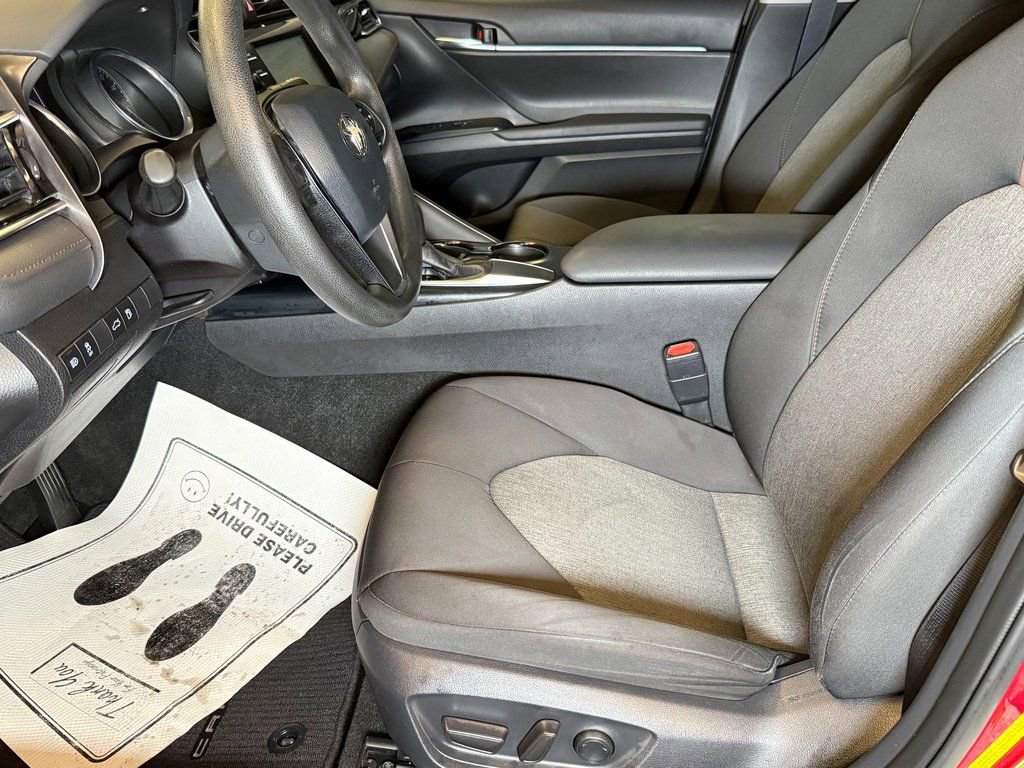 Used 2018 Toyota Camry LE FWD image 19