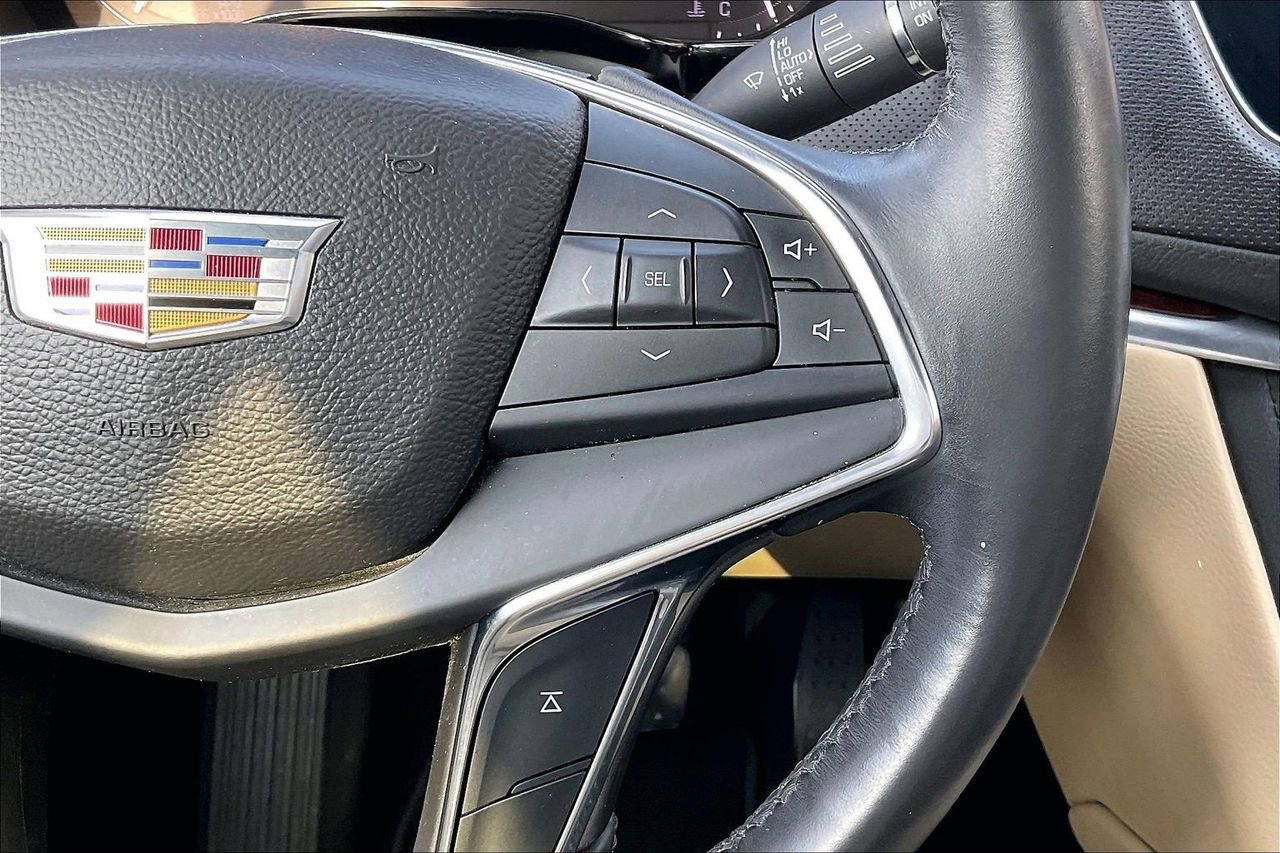 Used 2017 Cadillac XT5 Luxury w/ Driver Awareness Package image 32